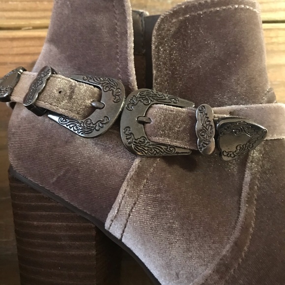 Hot Topic suede boots - Picture 3 of 8